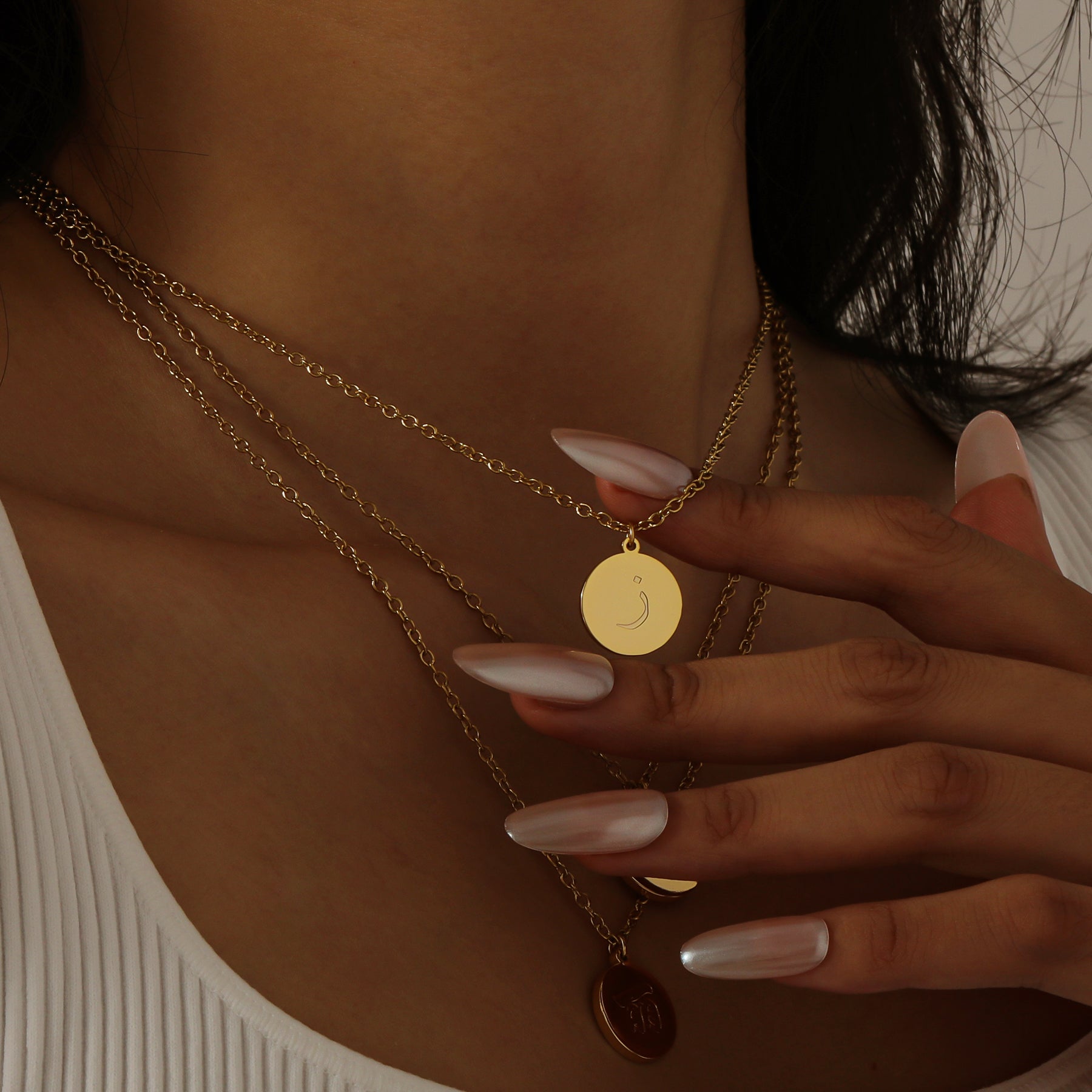Classic Custom Round Charm Letter Necklace - Nuriale