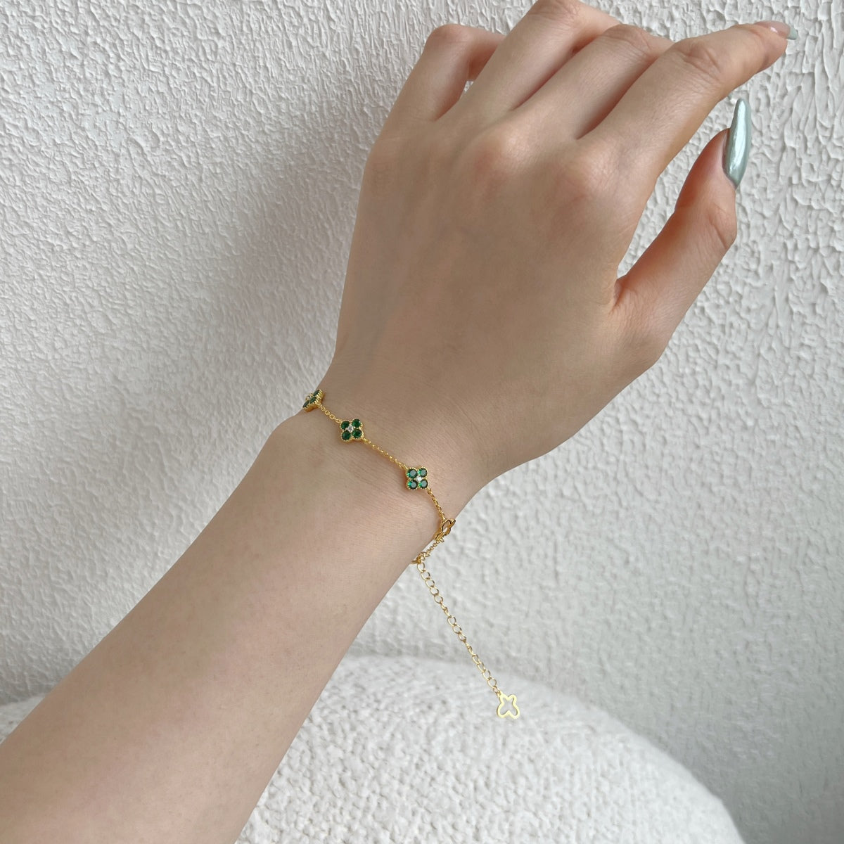 Emerald Accented Clover Bracelet - Nuriale