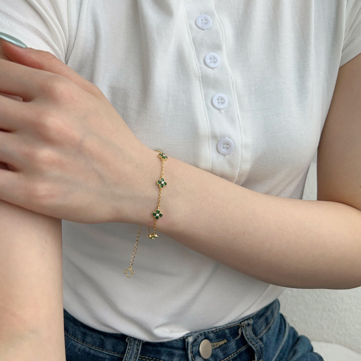 Emerald Accented Clover Bracelet - Nuriale