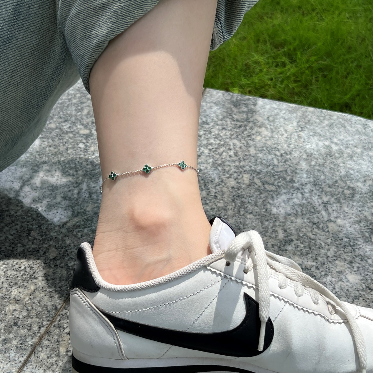 Emerald Accented Clover Anklet - Nuriale