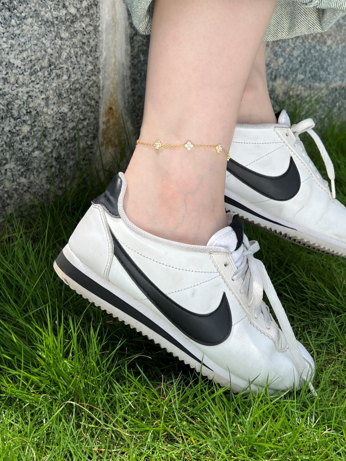 Diamond Accented Clover Anklet - Nuriale