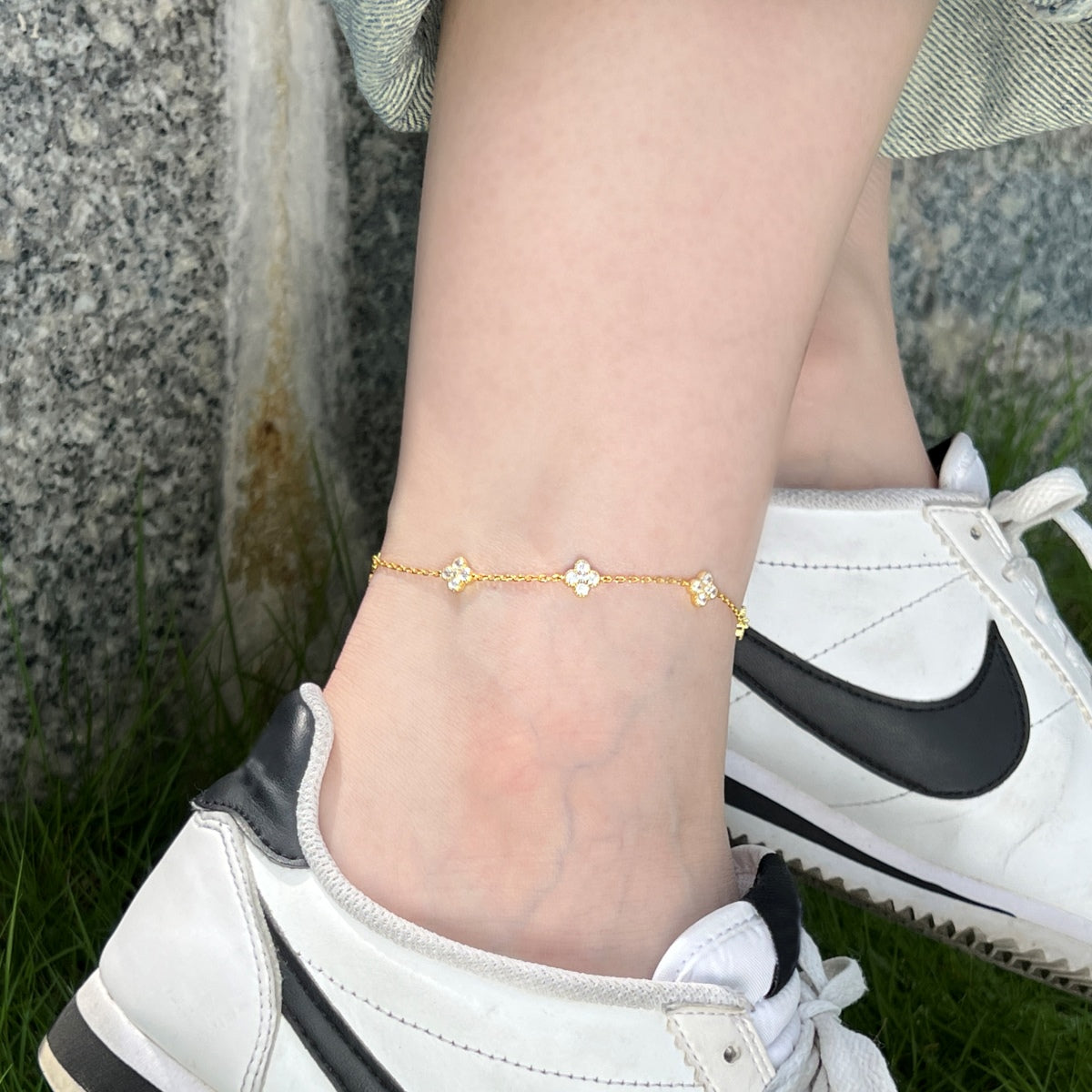 Diamond Accented Clover Anklet - Nuriale