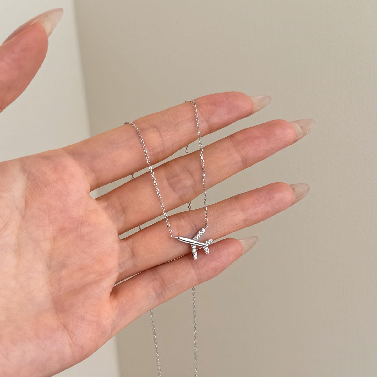 Airplane Pendant Necklace - Stylish Travel Accessory | Nuriale
