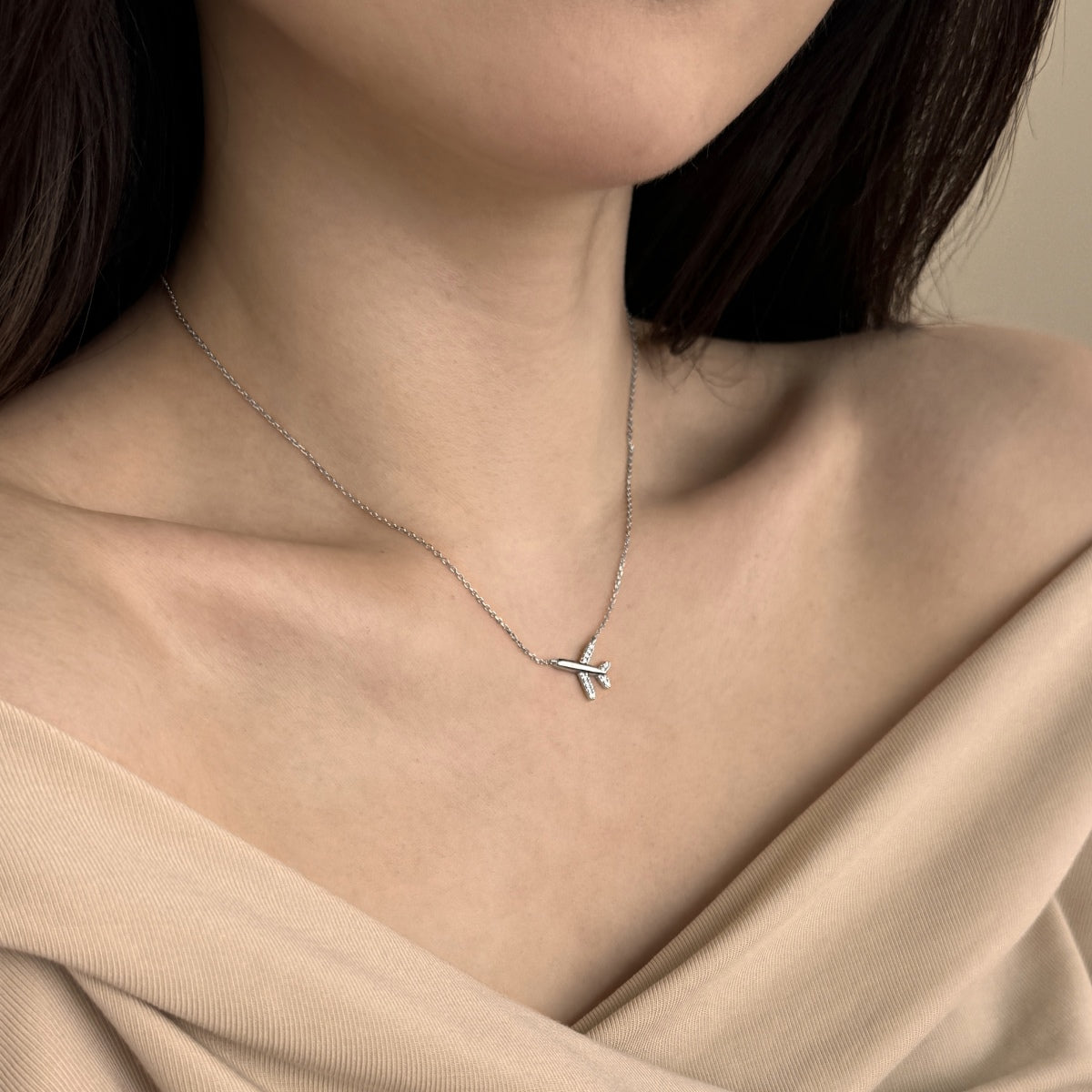 Airplane Pendant Necklace - Stylish Travel Accessory | Nuriale