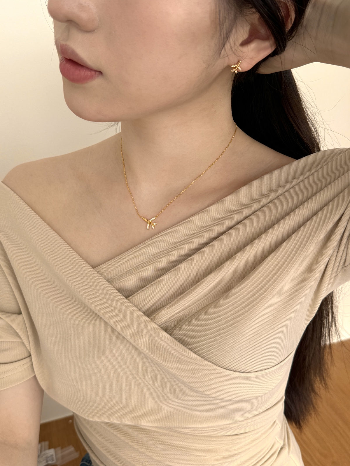 Airplane Pendant Necklace - Stylish Travel Accessory | Nuriale