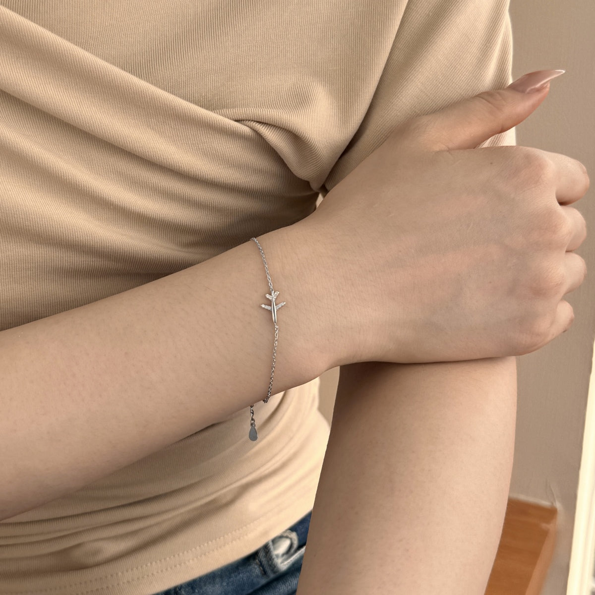 Airplane Charm Bracelet - Travel-Inspired Accessory | Nuriale