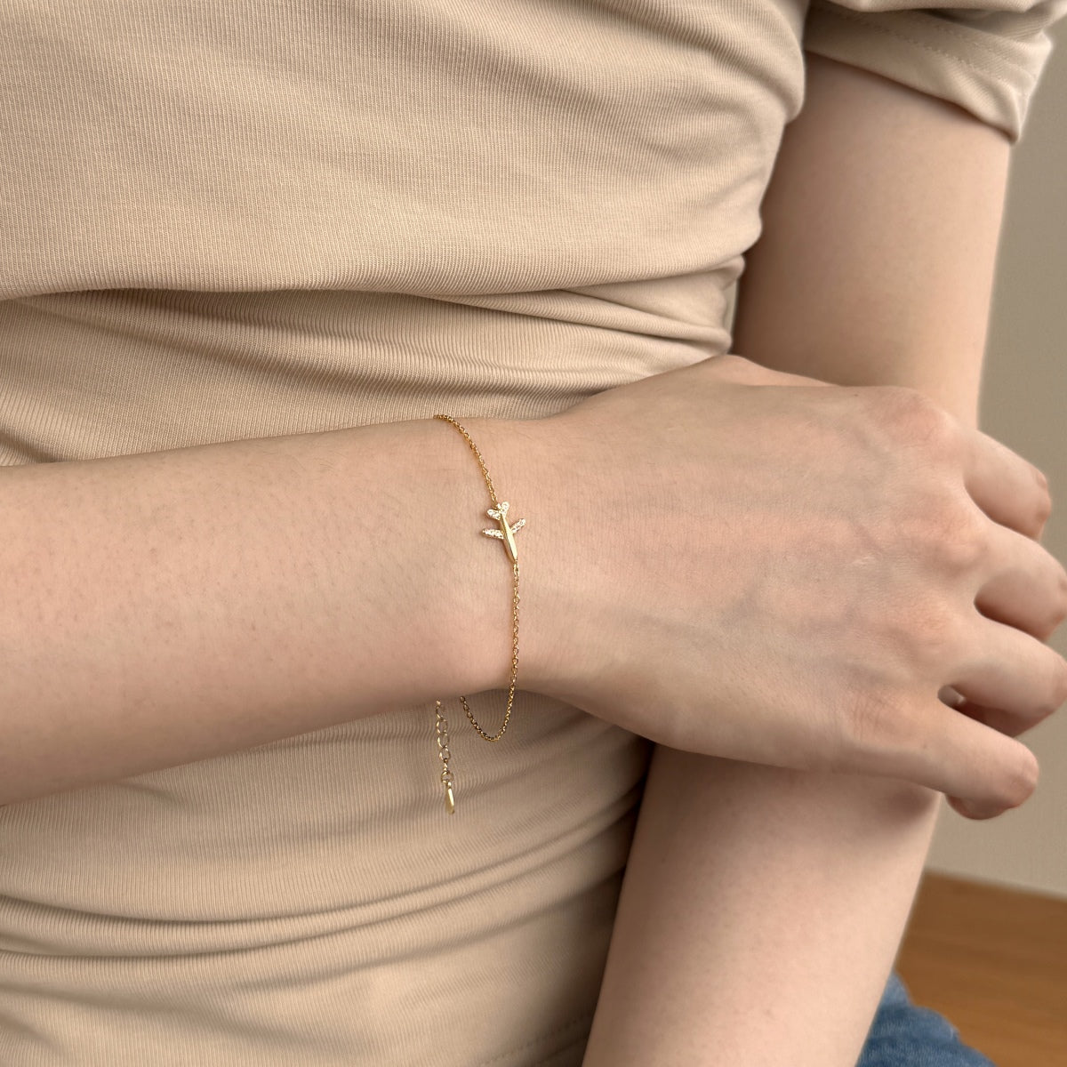 Airplane Charm Bracelet - Travel-Inspired Accessory | Nuriale
