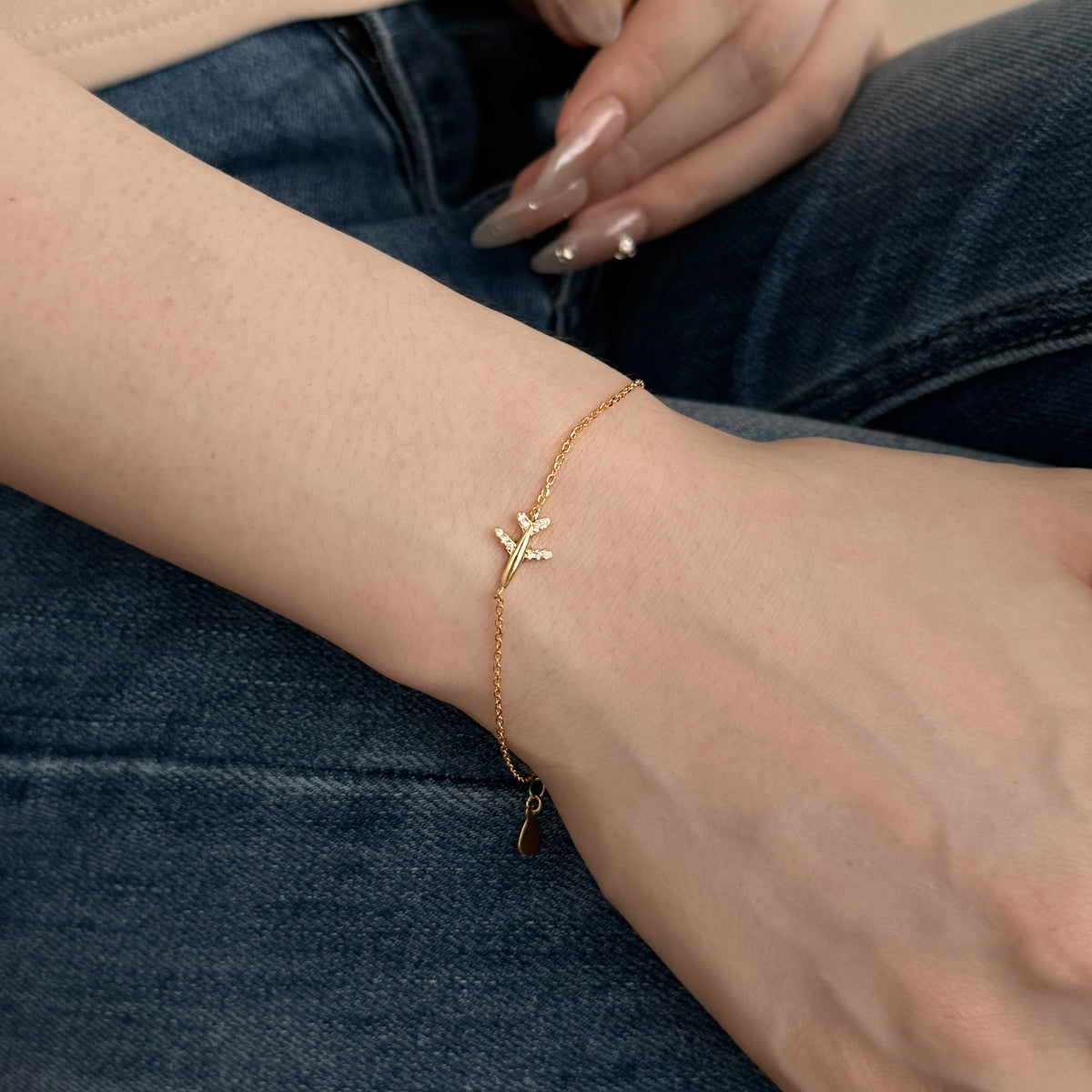 Airplane Charm Bracelet - Travel-Inspired Accessory | Nuriale