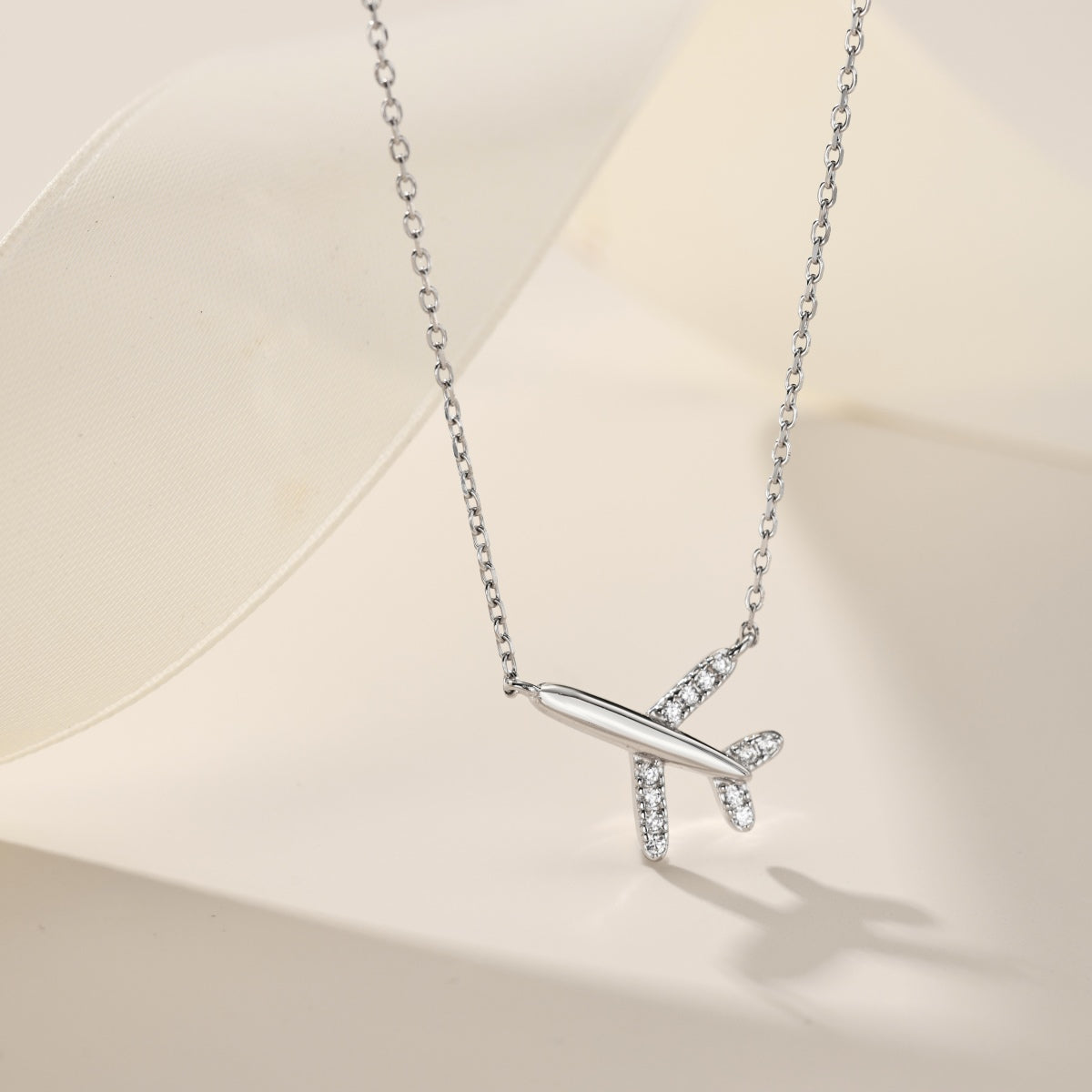 Airplane Pendant Necklace - Stylish Travel Accessory | Nuriale