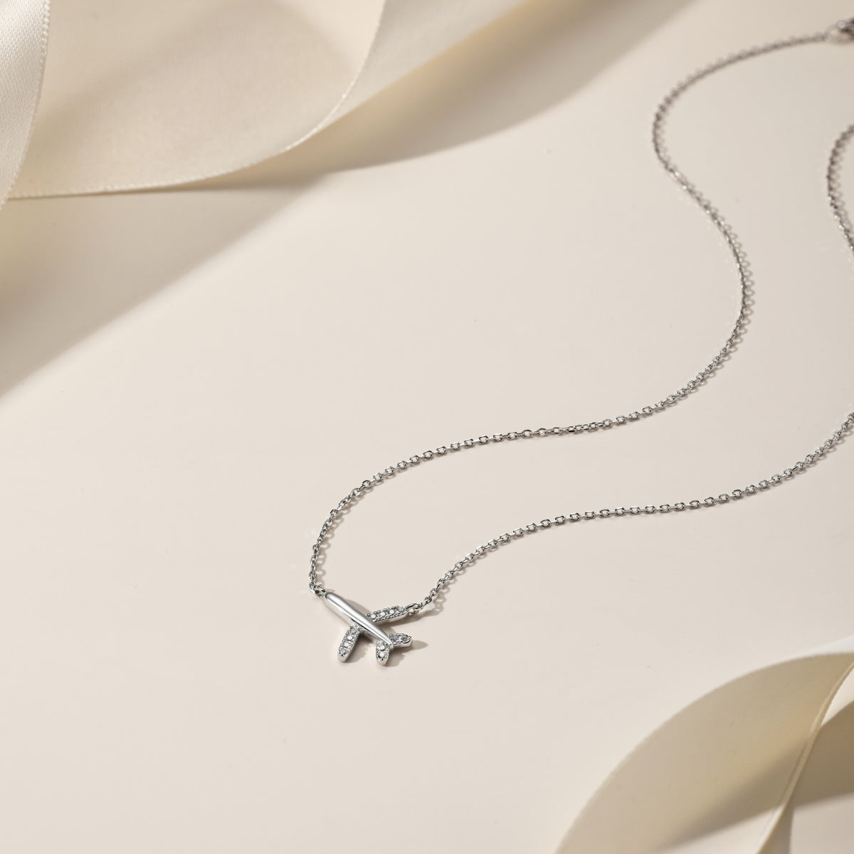 Airplane Pendant Necklace - Stylish Travel Accessory | Nuriale