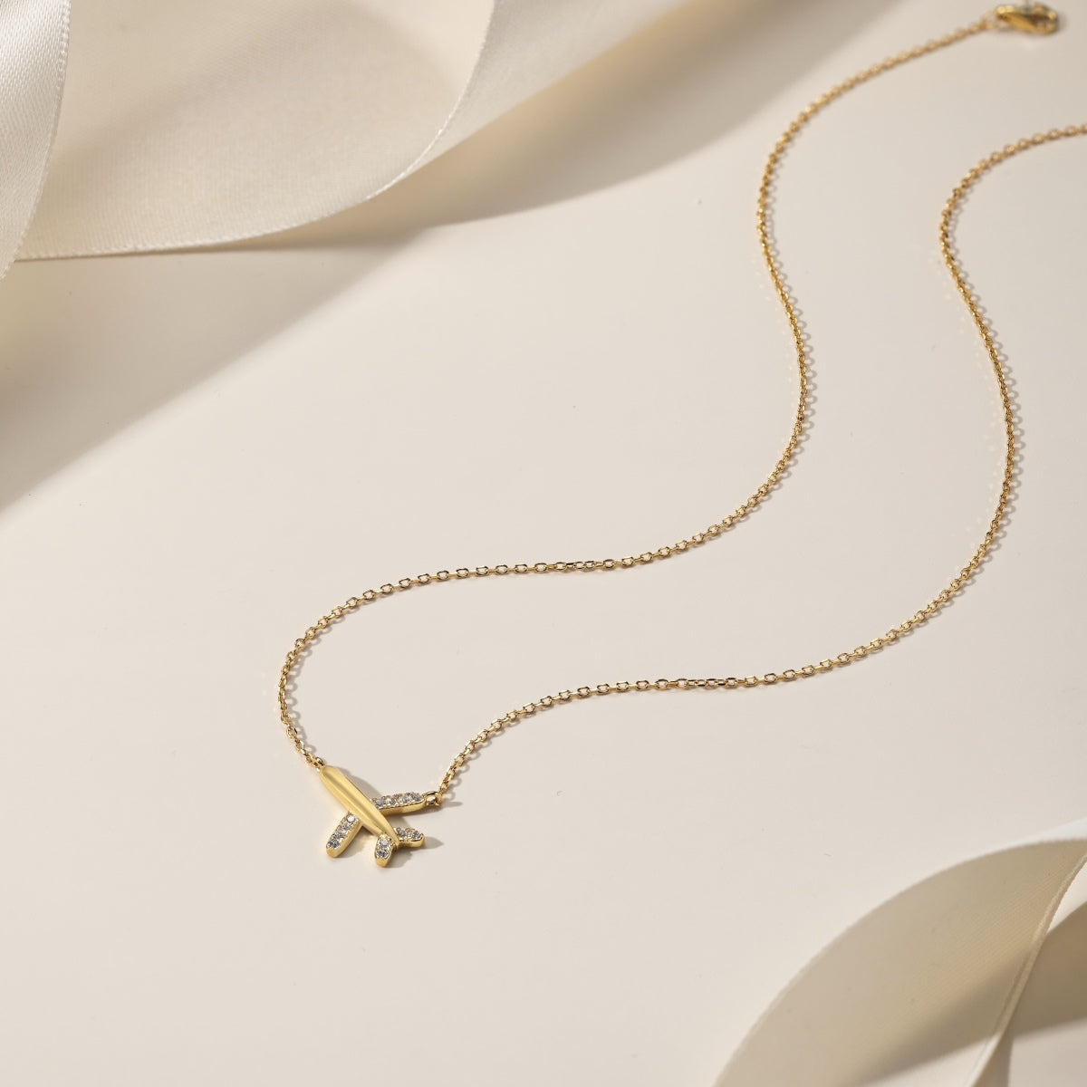 Airplane Pendant Necklace - Stylish Travel Accessory | Nuriale