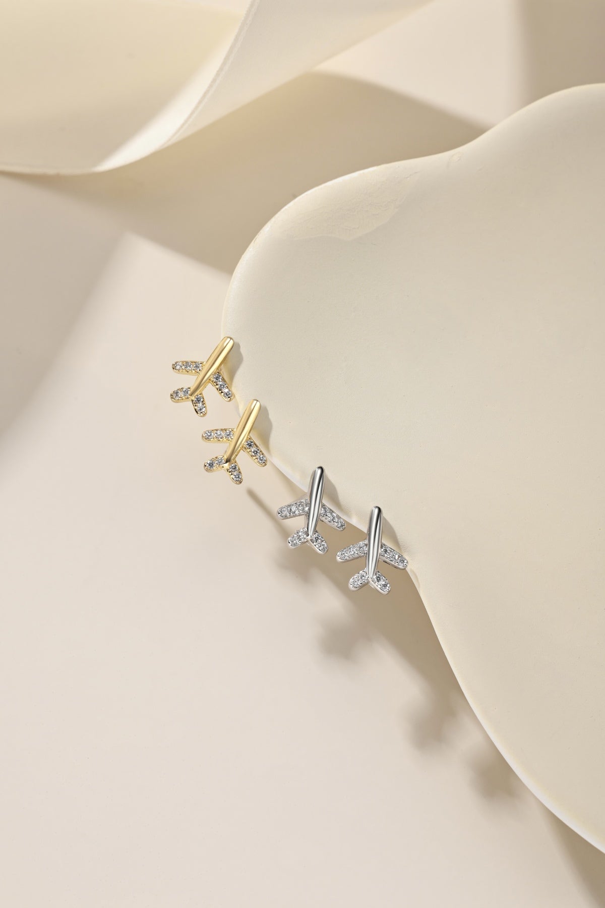 Airplane Earrings - Fun Aviation-Inspired Accessory | Nuriale
