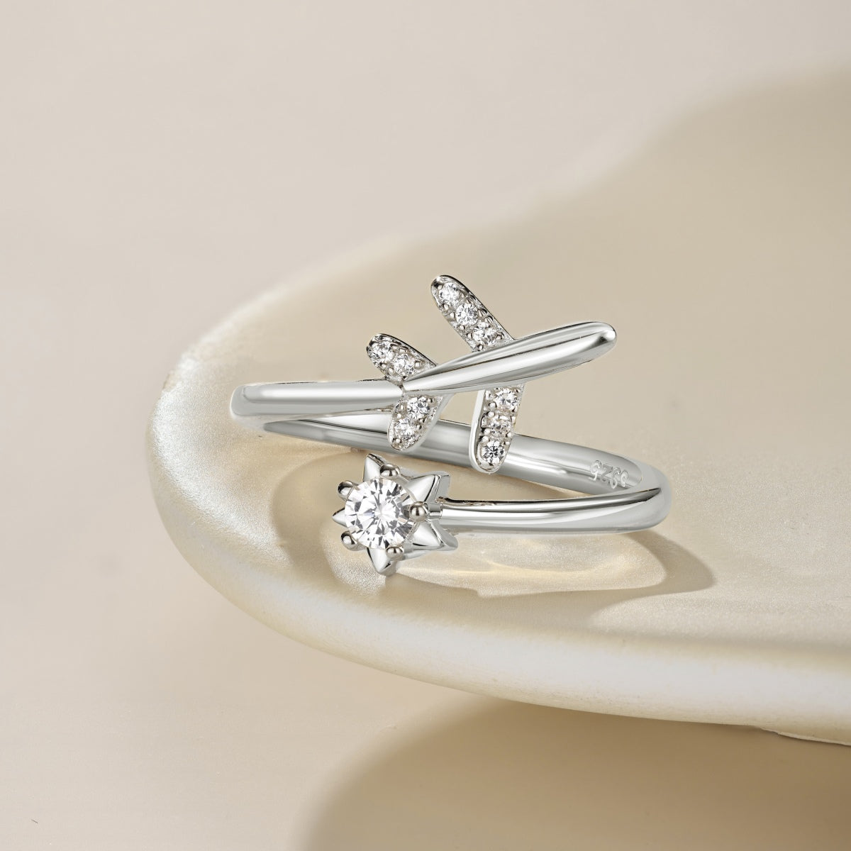 Airplane and Star Ring - Adjustable Chic Design | Nuriale