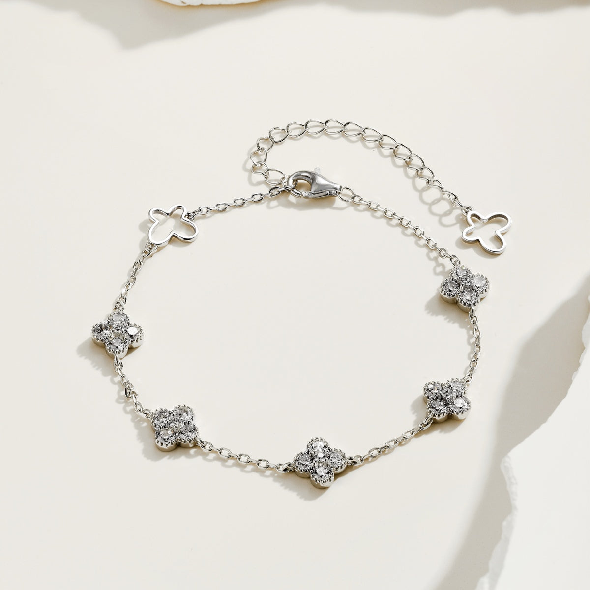 Diamond Accent Clover Charm Bracelet - Nuriale