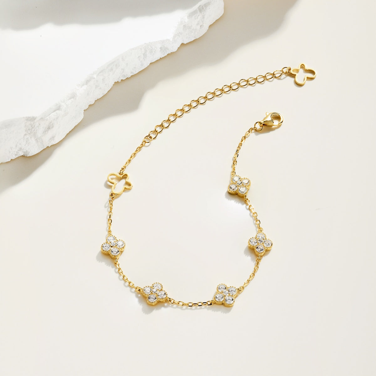 Diamond Accent Clover Charm Bracelet - Nuriale