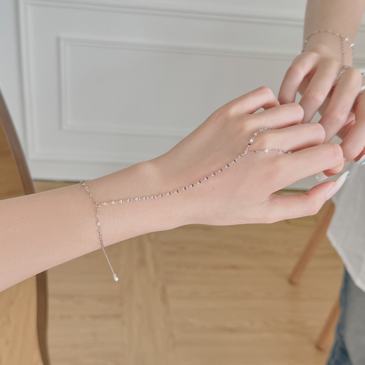 Whisper Hand Chain - Nuriale