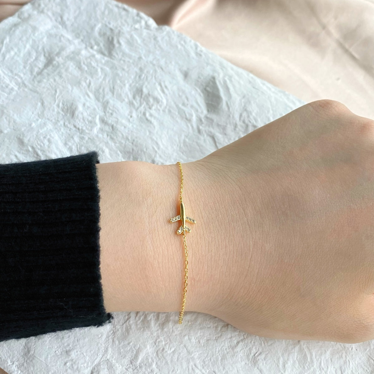 Airplane Charm Bracelet - Travel-Inspired Accessory | Nuriale