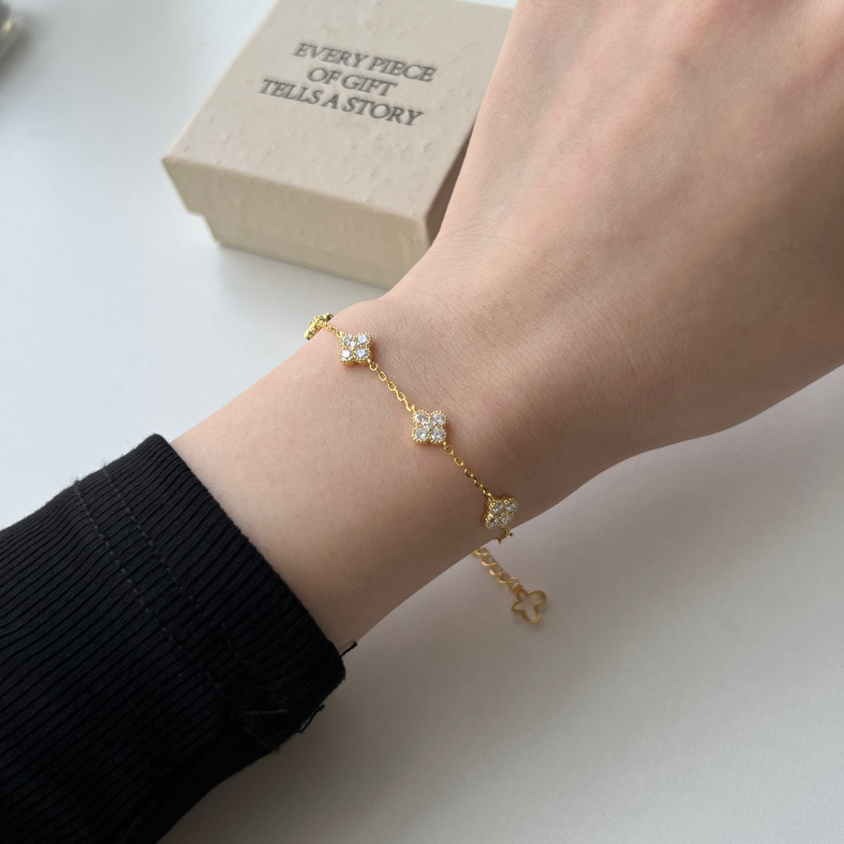Diamond Accent Clover Charm Bracelet - Nuriale