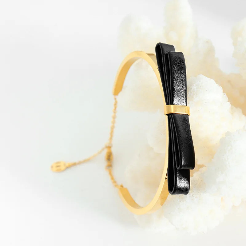 Leather Bow Bangle Bracelet - Nuriale