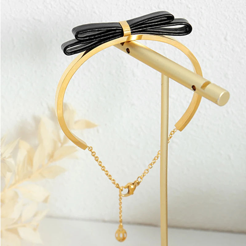 Leather Bow Bangle Bracelet - Nuriale