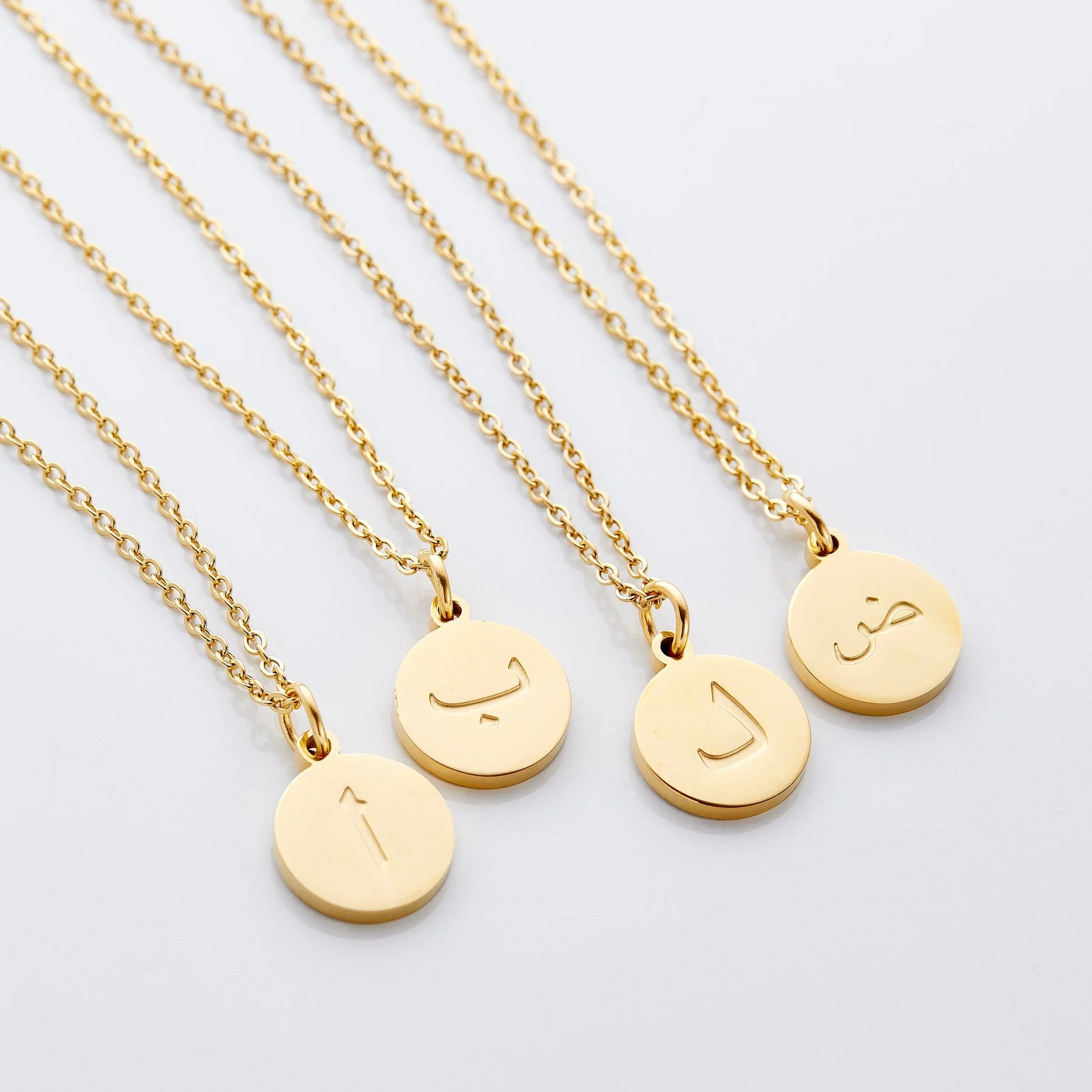 Classic Custom Round Charm Letter Necklace - Nuriale
