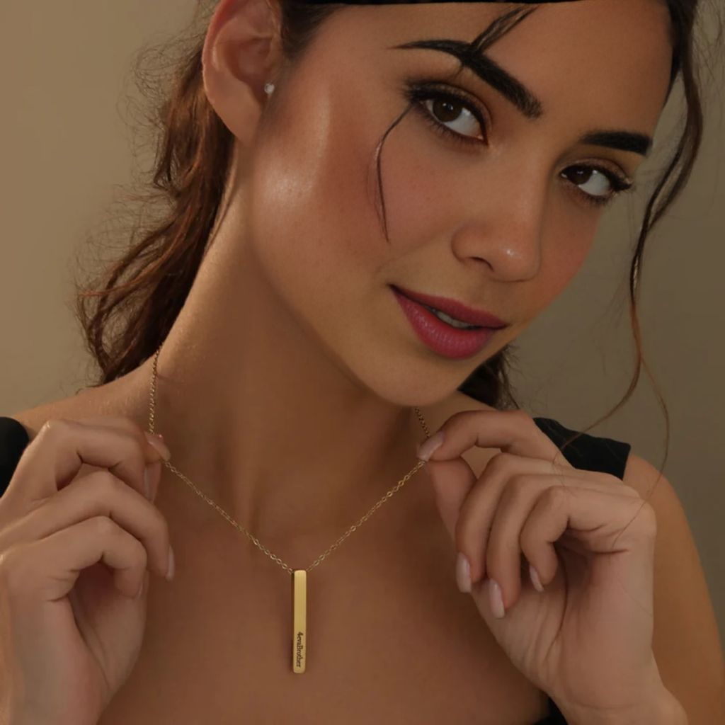 Custom Engraved 3D Bar Necklace - Nuriale