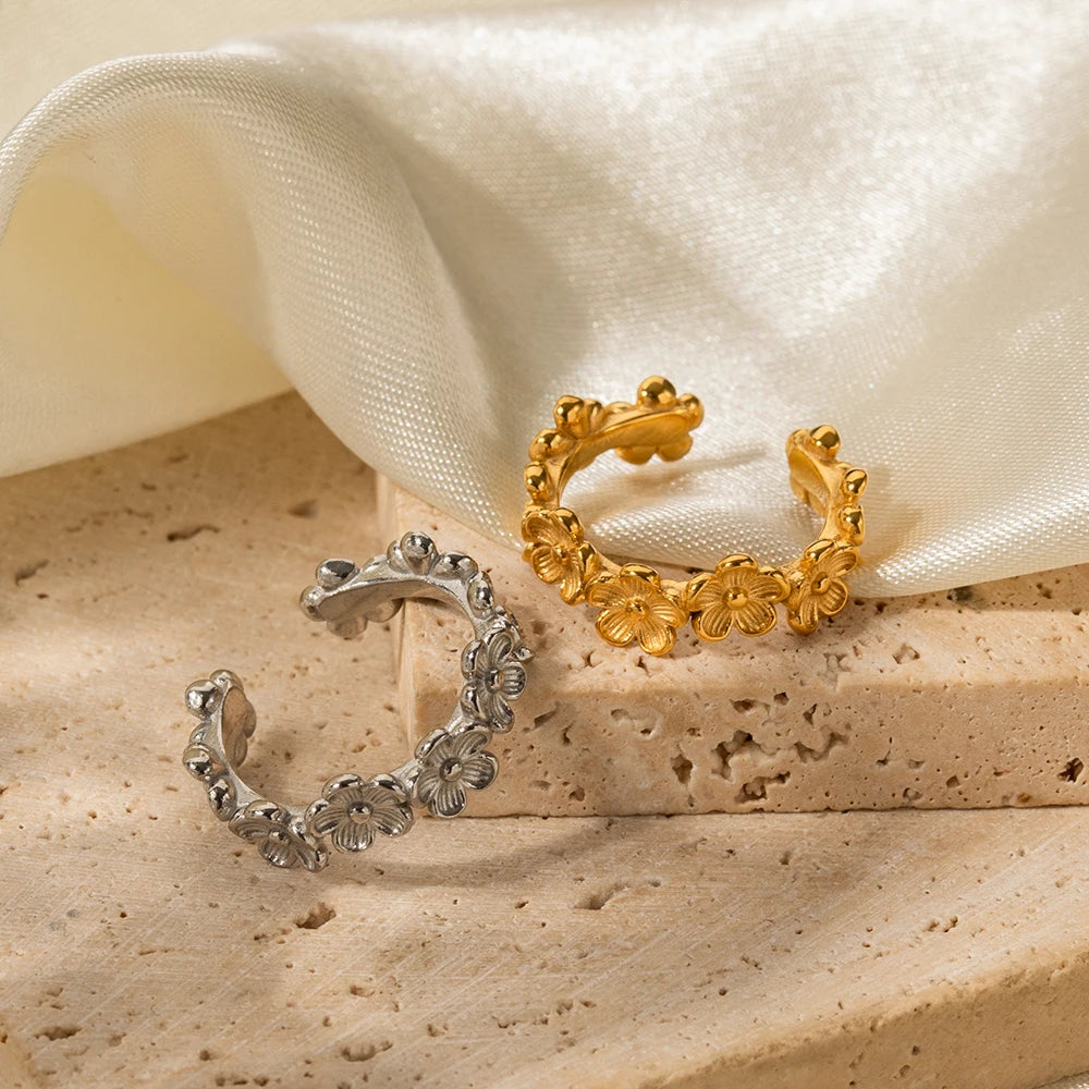 Dainty Flower Stacking Ring - Nuriale
