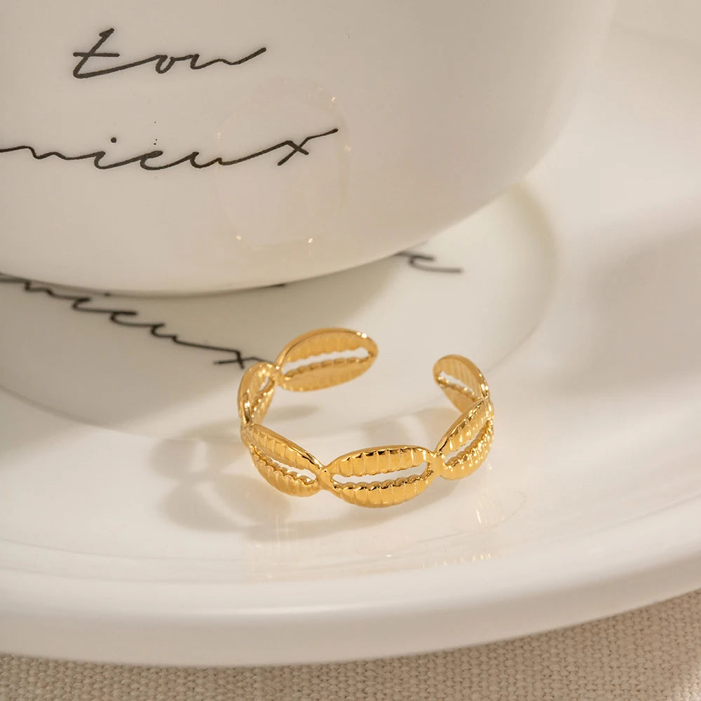 Coastal Elegance Shell Ring - Nuriale