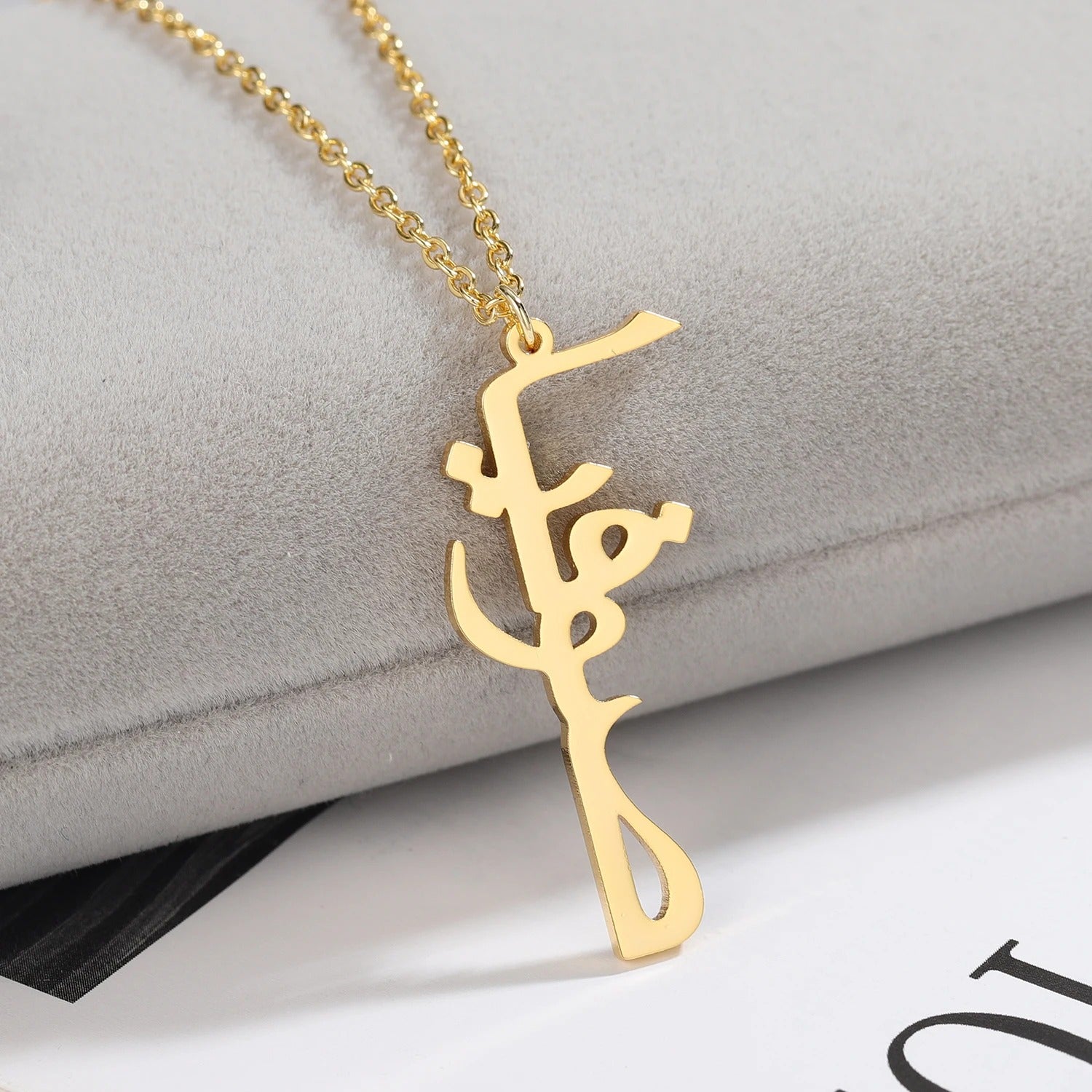 Vertical Custom Name Necklace - Nuriale