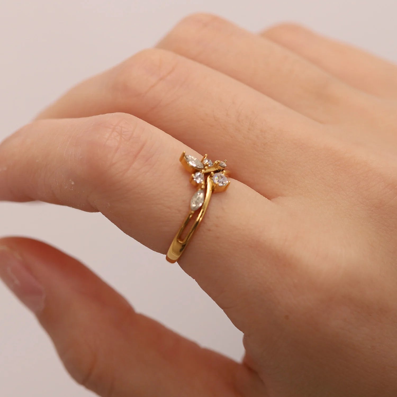 Blossom Sparkle Zirconia Ring - Elegant Floral Design | Nuriale