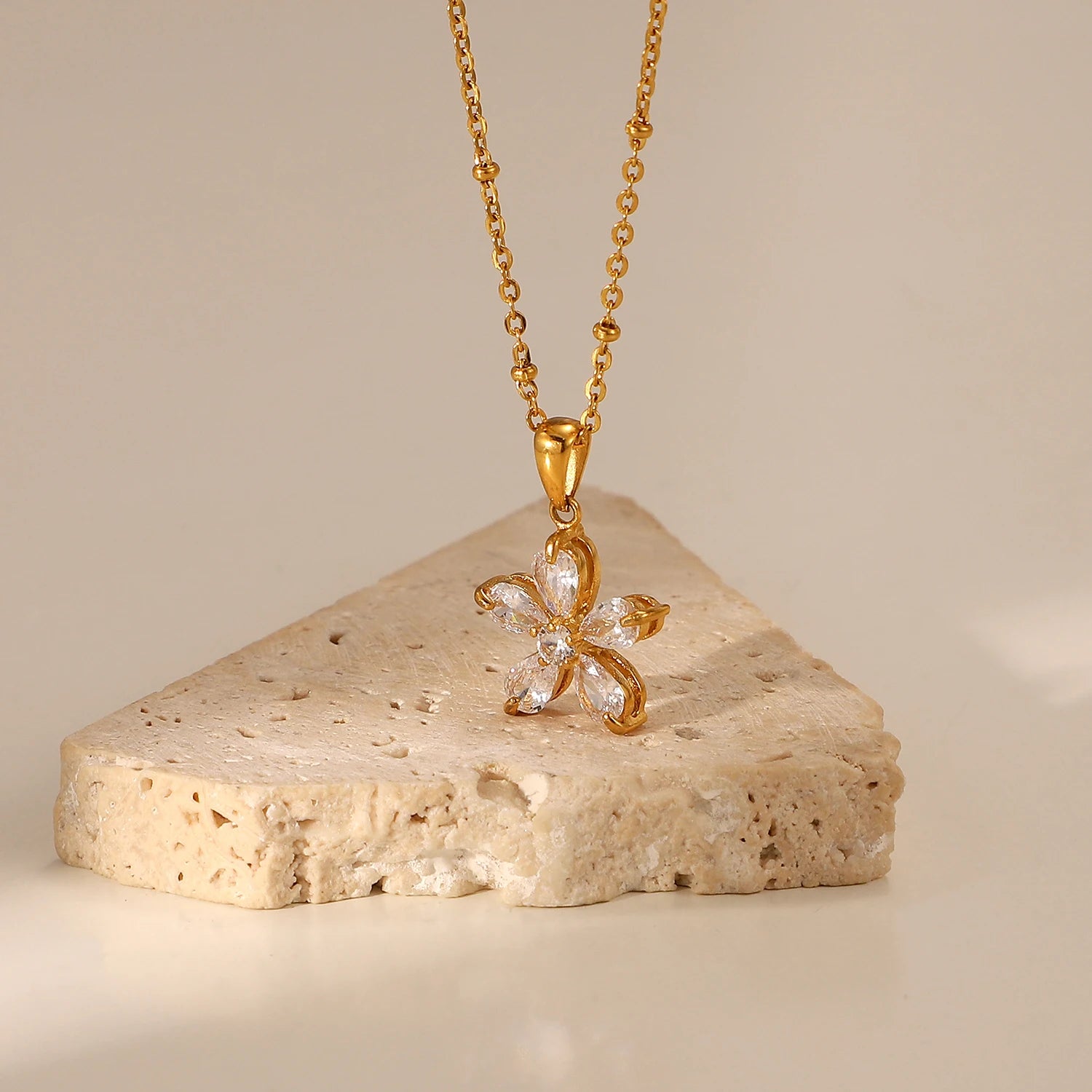 Zirconia Blossom Necklace - Nuriale