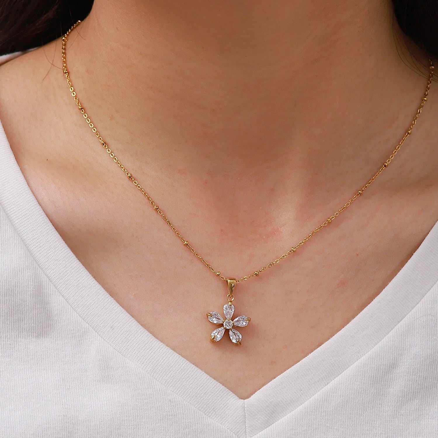 Zirconia Blossom Necklace - Nuriale