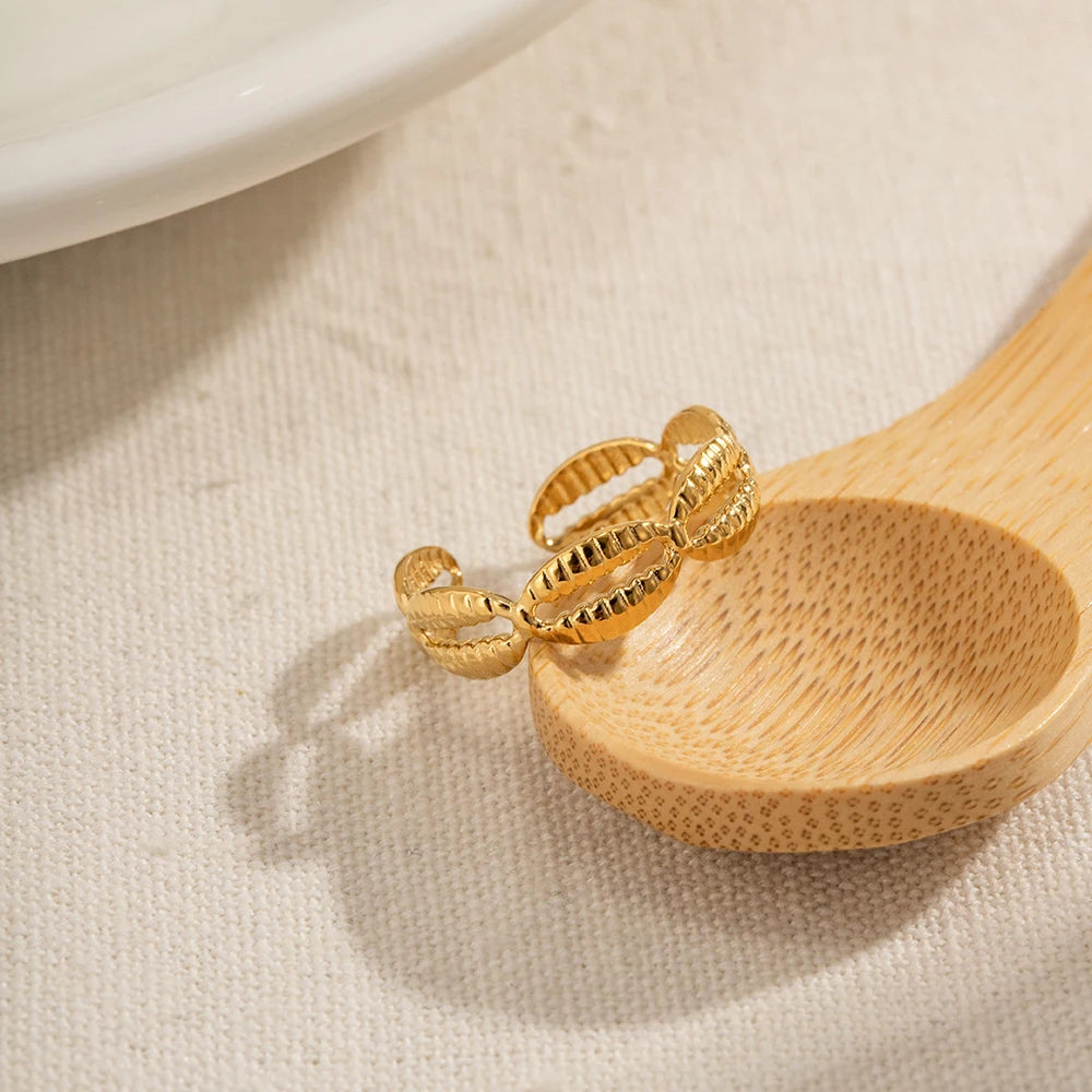 Coastal Elegance Shell Ring - Nuriale