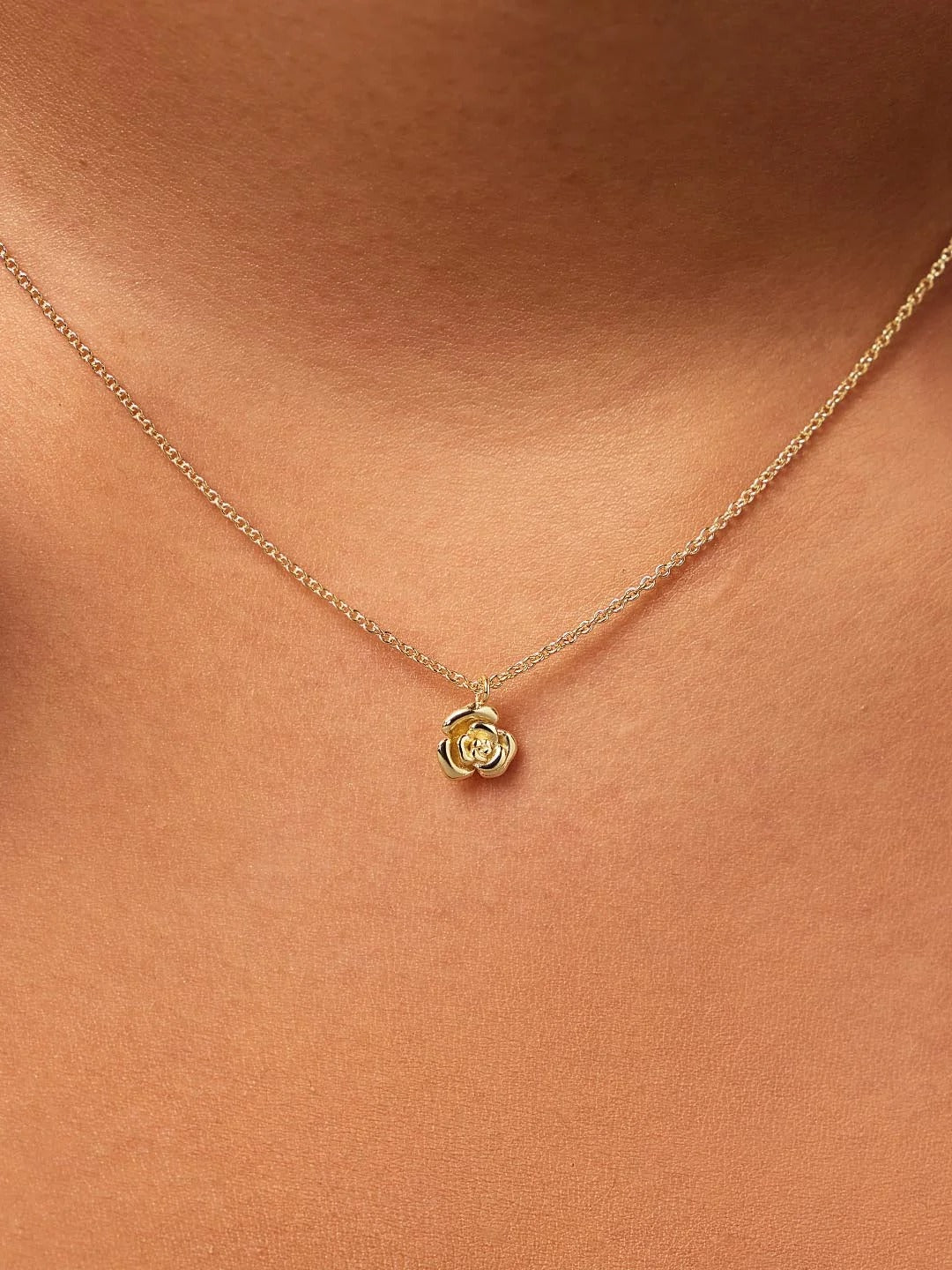 Rose Statement Necklace - Nuriale