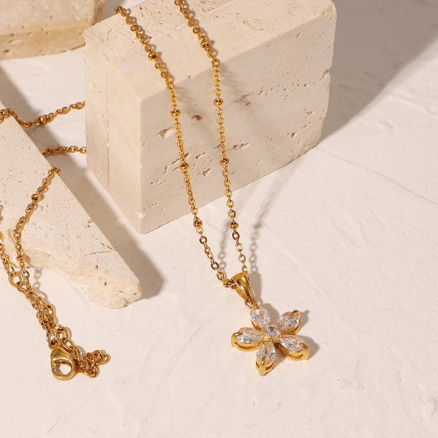 Zirconia Blossom Necklace - Nuriale