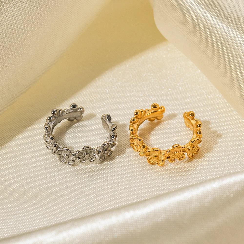 Dainty Flower Stacking Ring - Nuriale