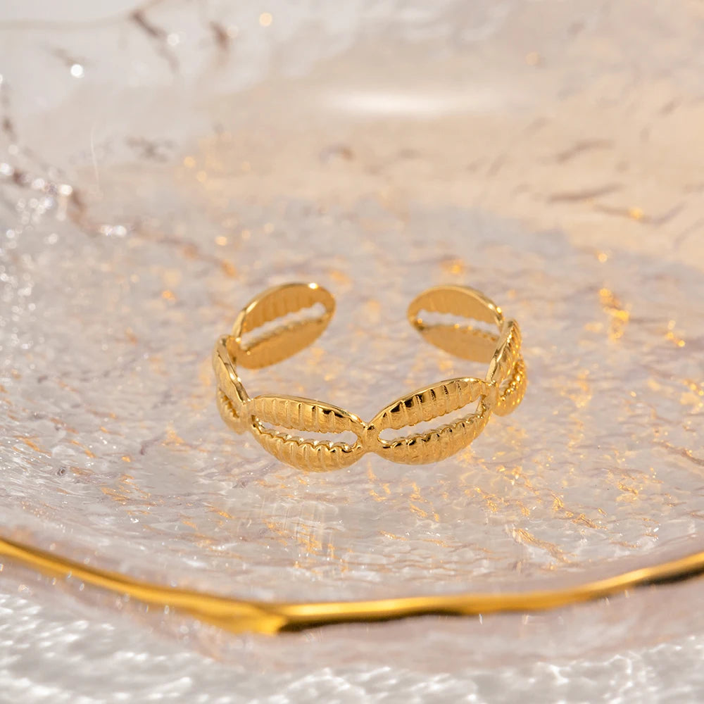 Coastal Elegance Shell Ring - Nuriale