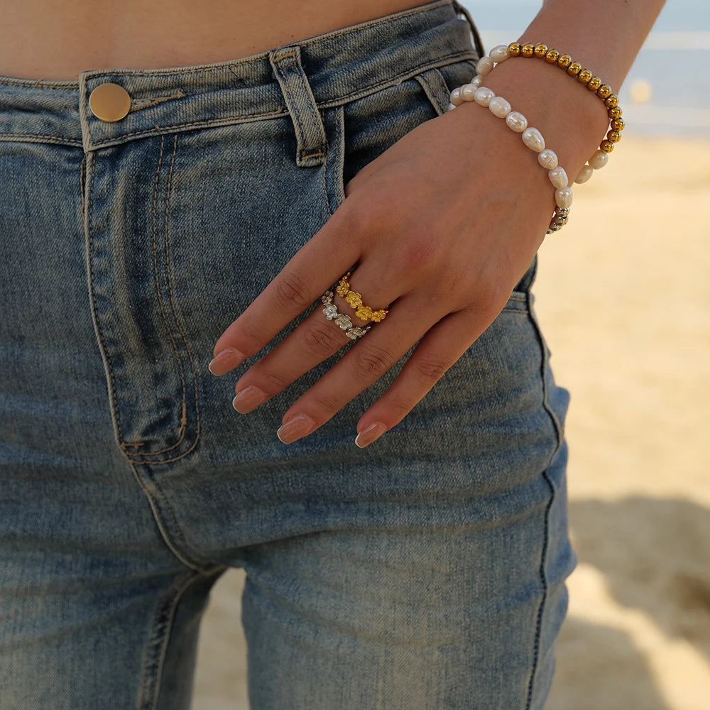 Dainty Flower Stacking Ring - Nuriale