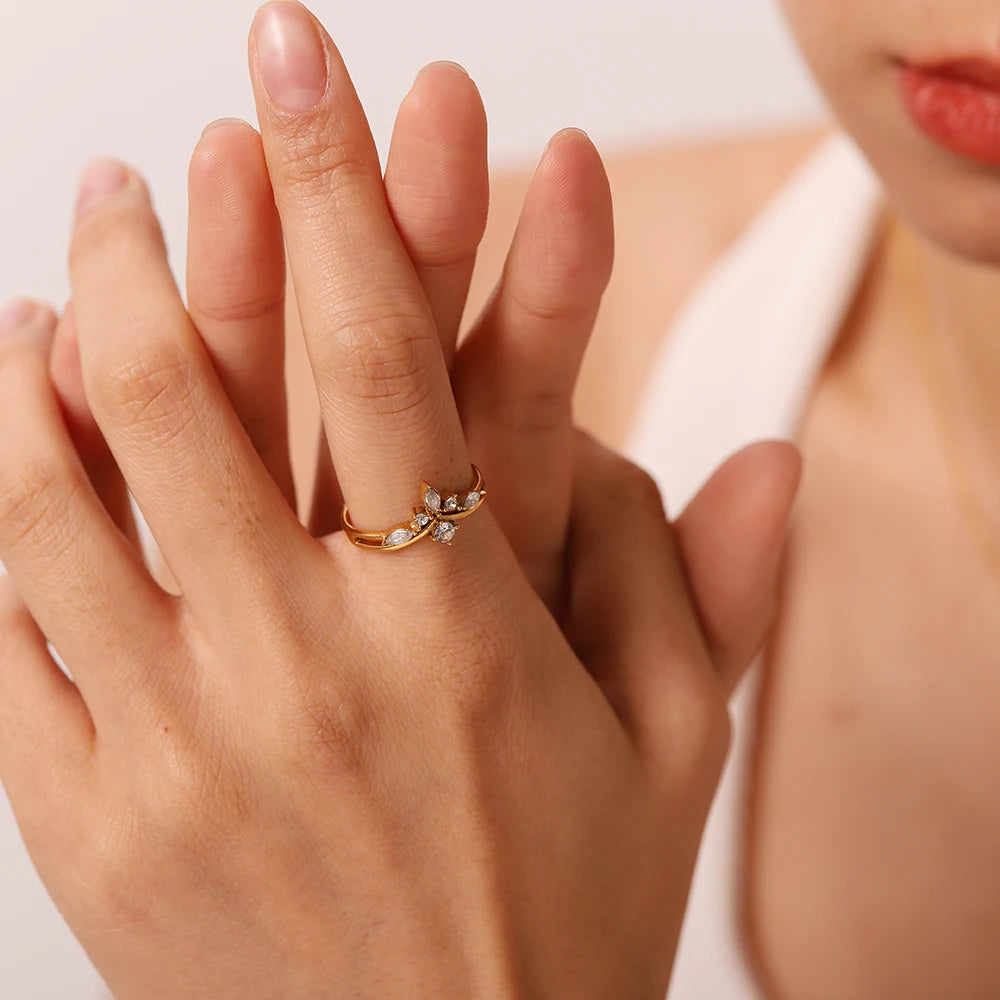 Blossom Sparkle Zirconia Ring - Elegant Floral Design | Nuriale