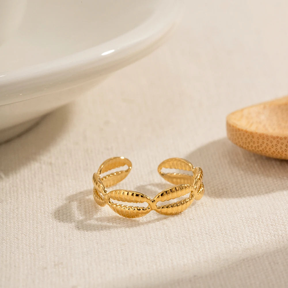 Coastal Elegance Shell Ring - Nuriale