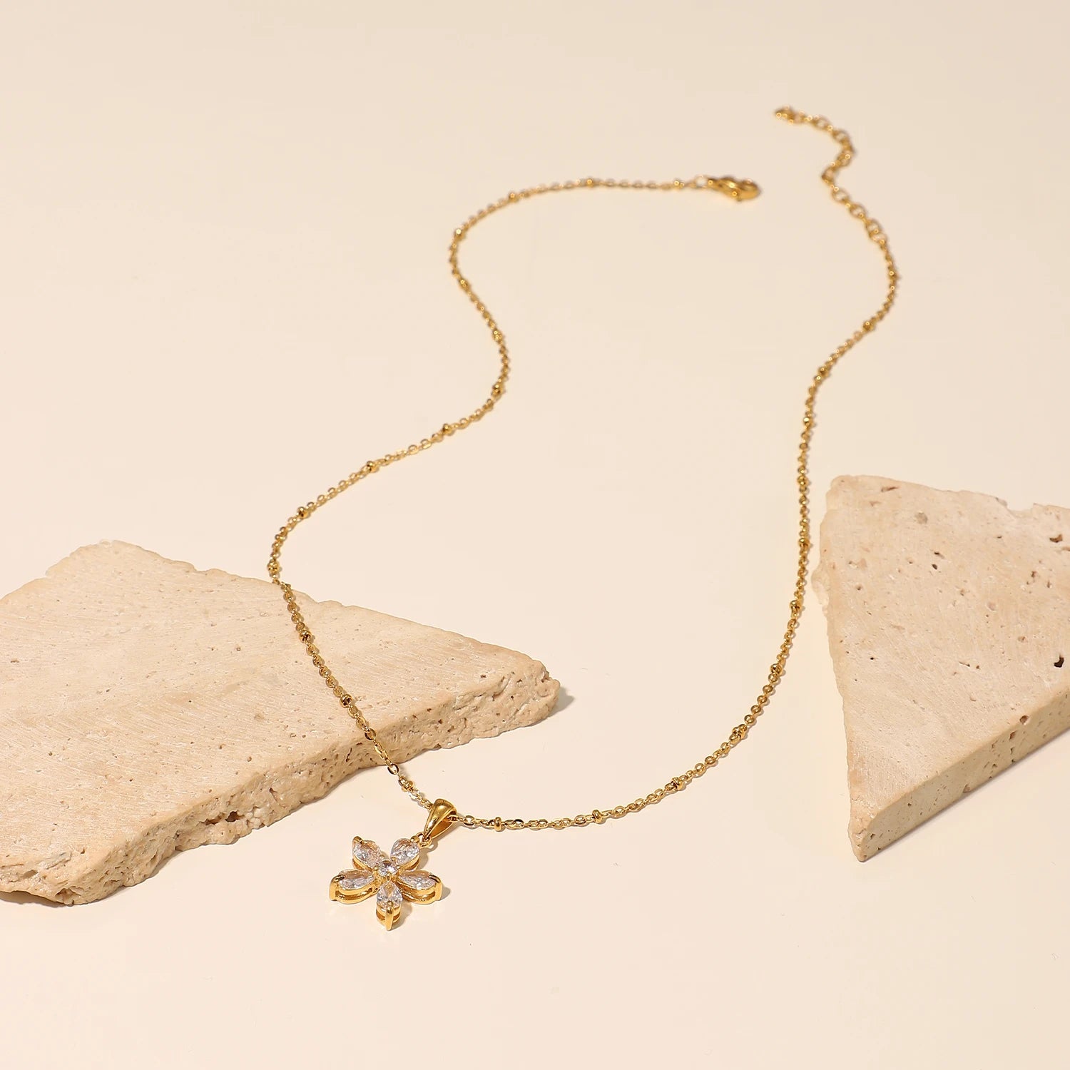 Zirconia Blossom Necklace - Nuriale