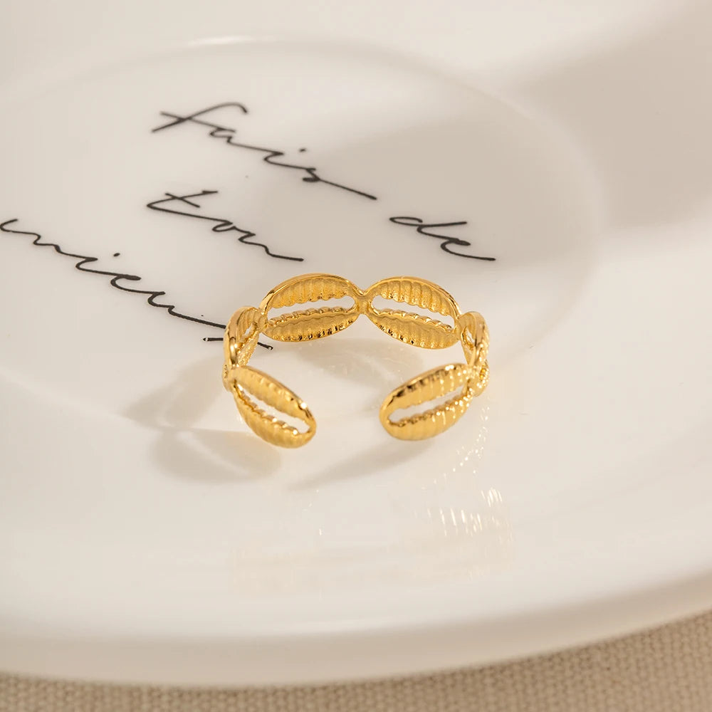 Coastal Elegance Shell Ring - Nuriale