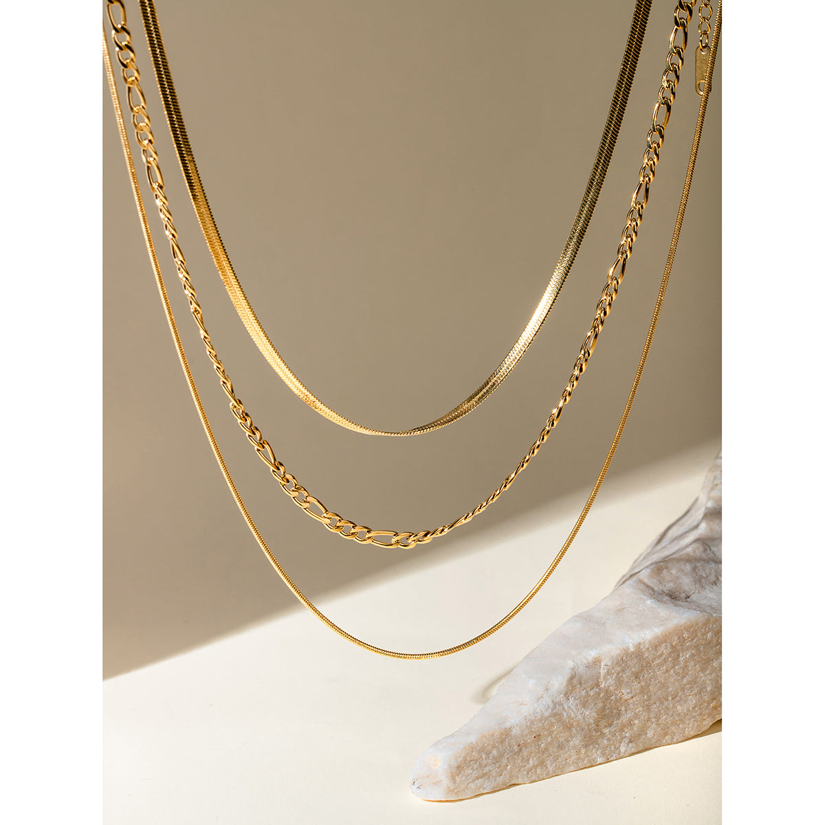 Elegant Chic Layered Necklace - Nuriale
