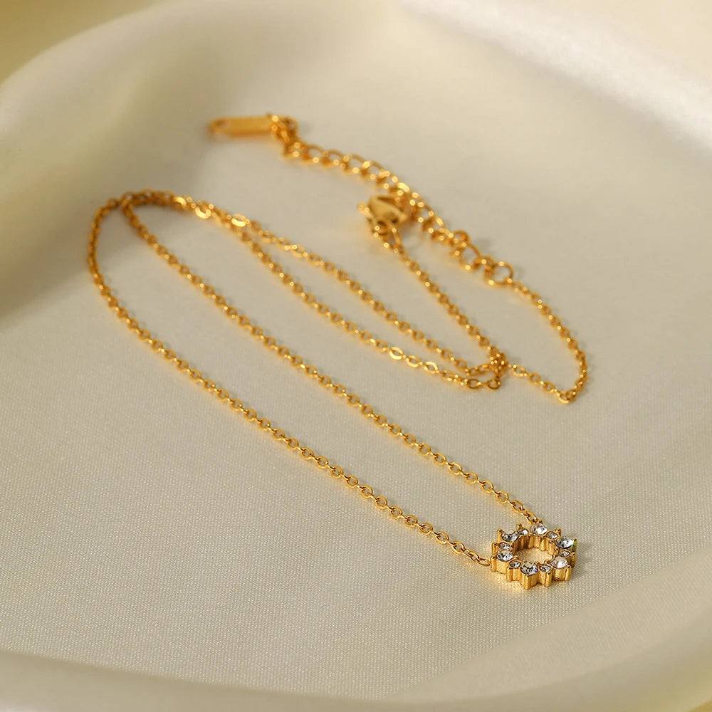 Dainty Crystal Shape Necklace - Nuriale