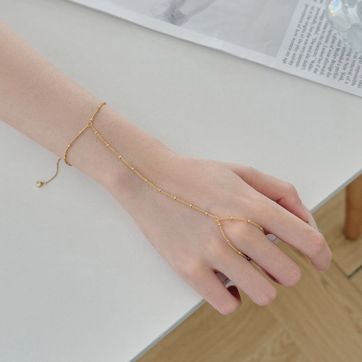 Dotted Hand Chain - Nuriale