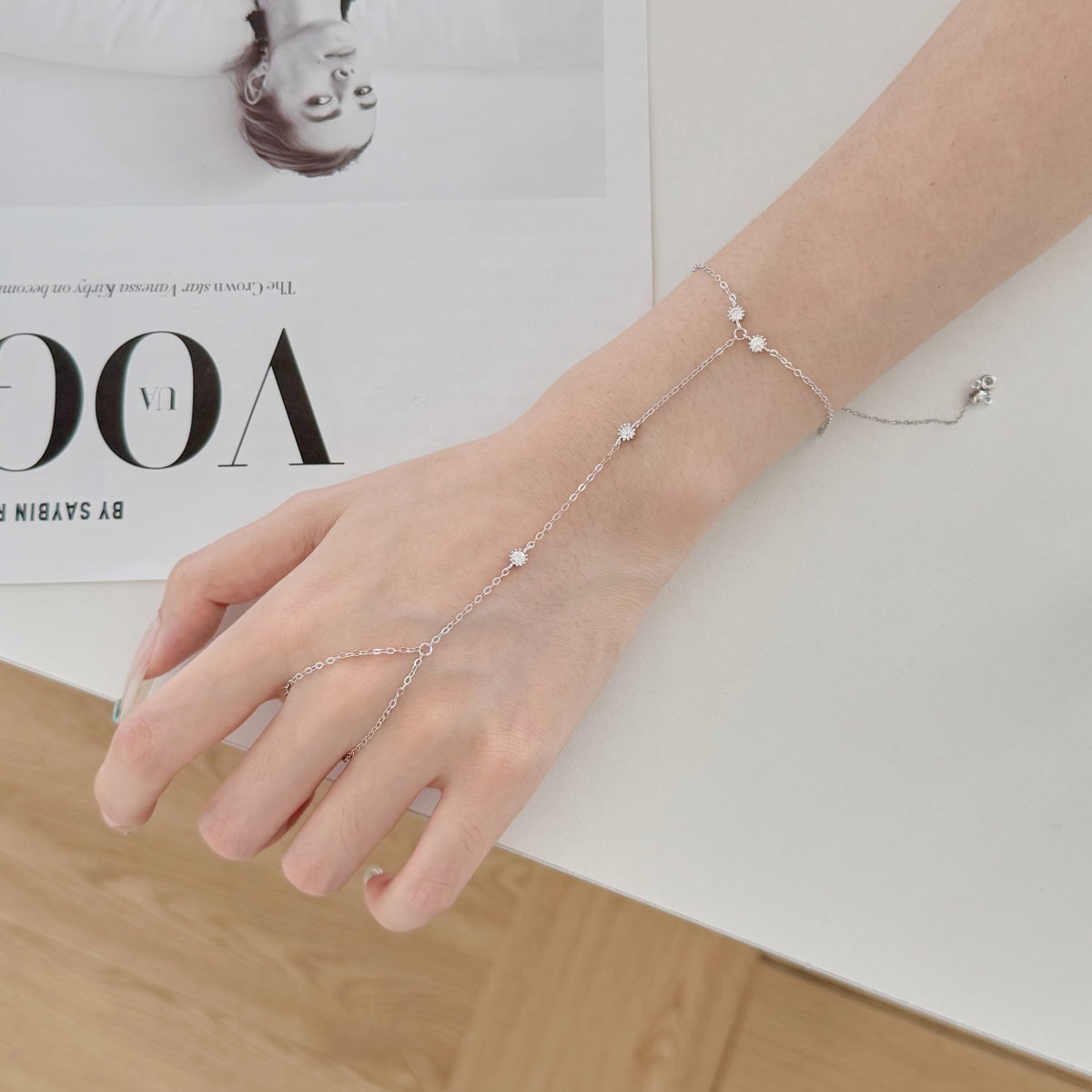 Crystal Stoned Hand Chain - Nuriale