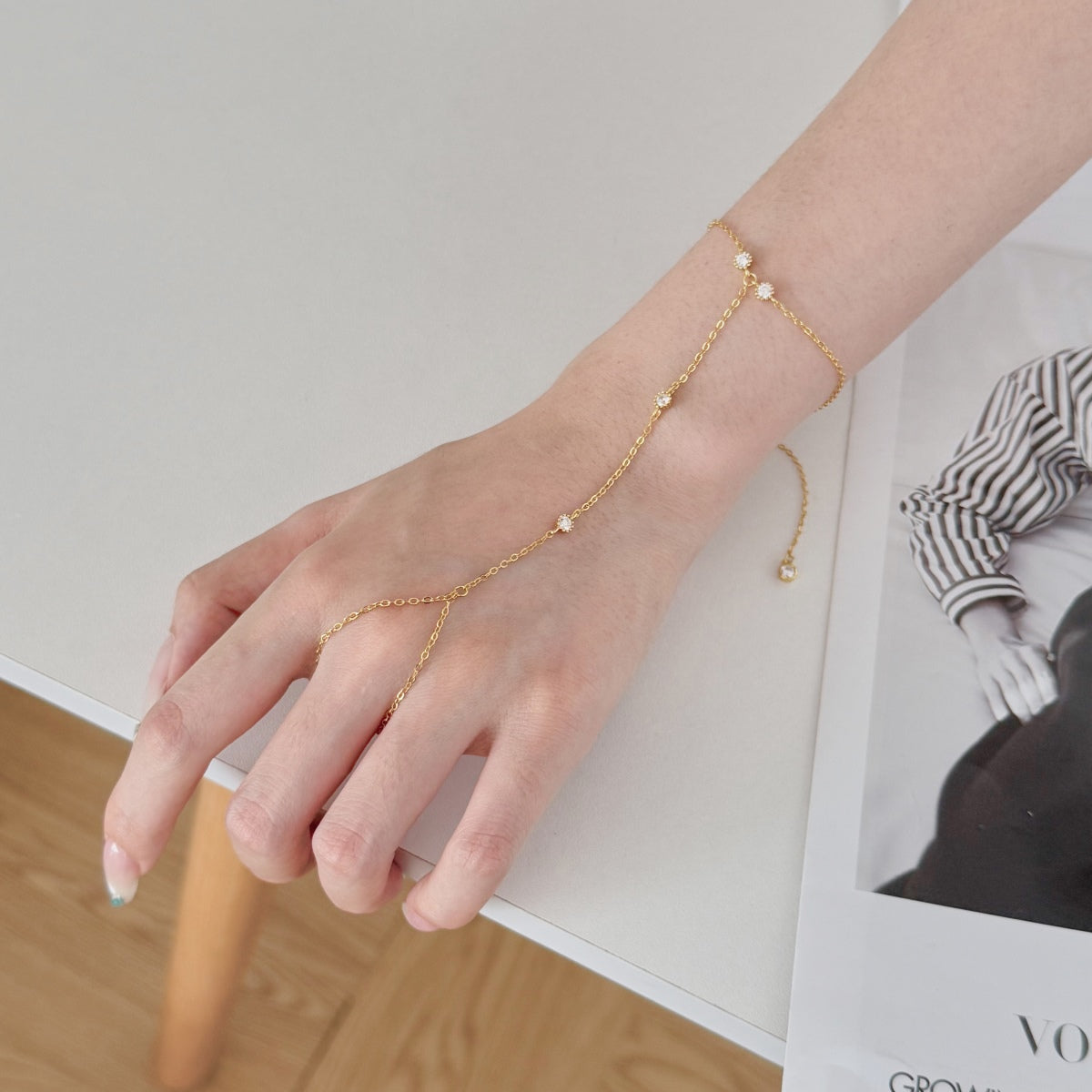 Crystal Stoned Hand Chain - Nuriale