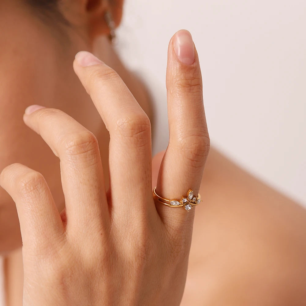 Blossom Sparkle Zirconia Ring - Elegant Floral Design | Nuriale